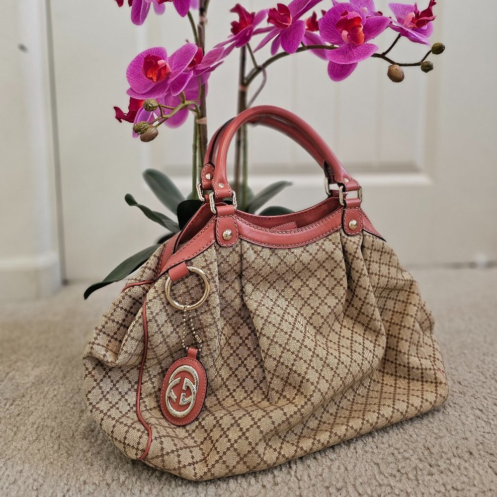 Gucci Handbag - Picture 2 of 2